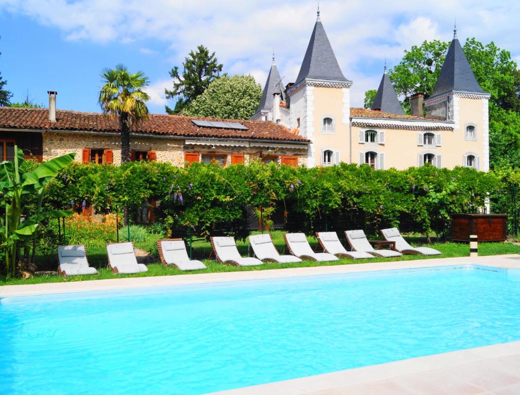 Hotel Logis - Chateau de Beauregard Avenue de la Resistance, 09200 Saint-Girons