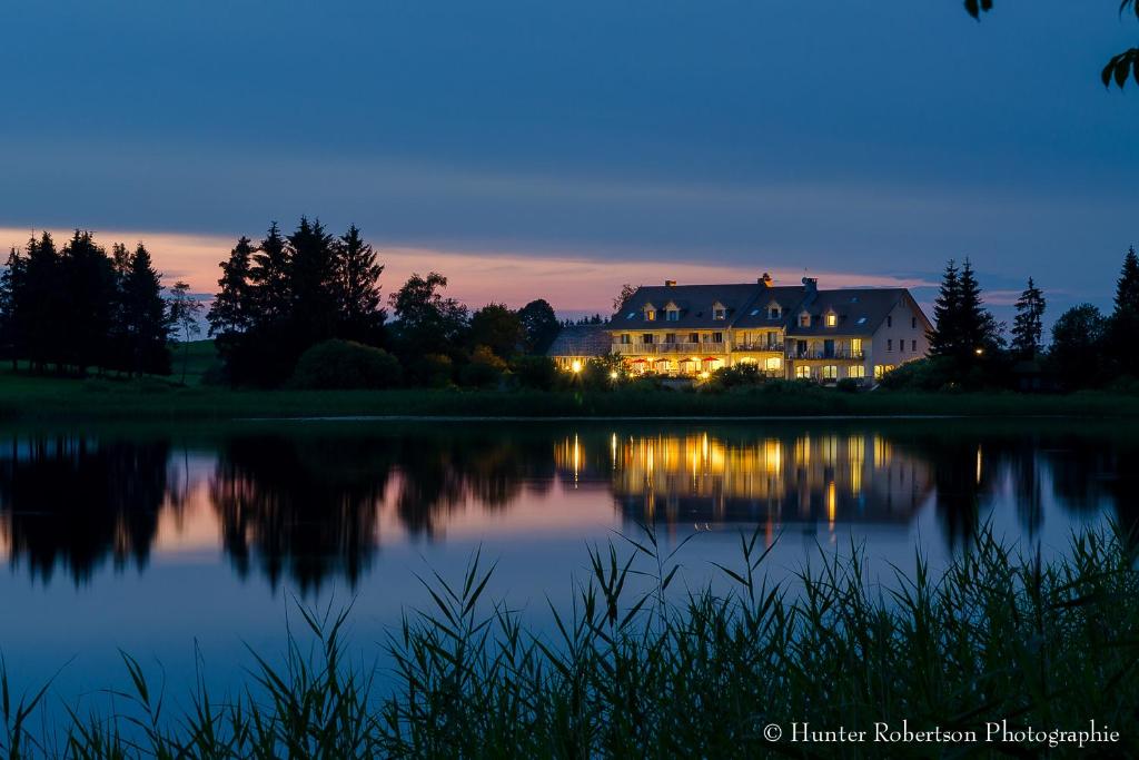 Hôtel Hotel Lou Granva 23 Hameau de l'Abbaye 39150 Grande-Rivière