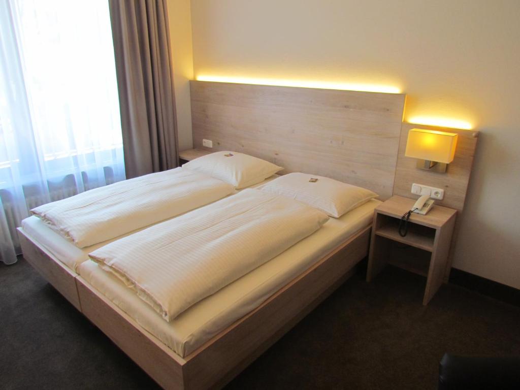 Hotel Lutter 109 Eversbuschstrasse, 80999 Munich