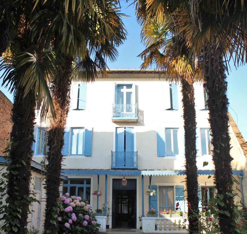 Hôtel HOTEL MARCEILLAC 54 Rue de l'Egalité 82100 Castelsarrasin