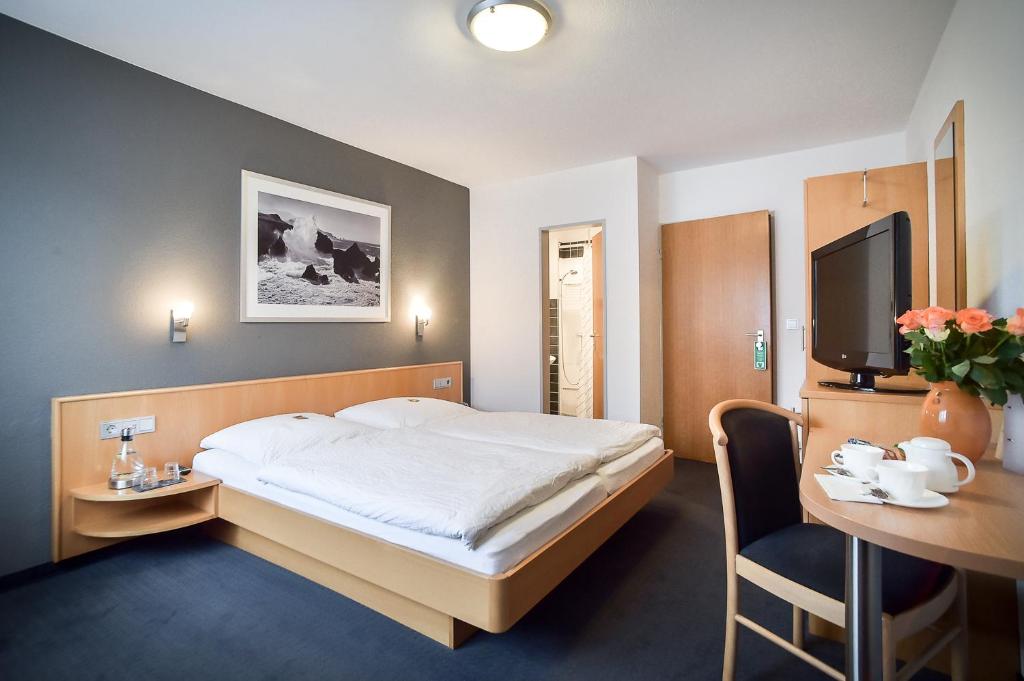 Hotel Mautner Airport und Messehotel Fenchelstr.11, 70619  Stuttgart