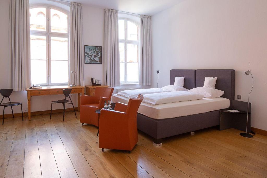 Hôtel Hotel Mutterhaus Düsseldorf Geschwister-Aufricht-Straße 1 40489 Düsseldorf