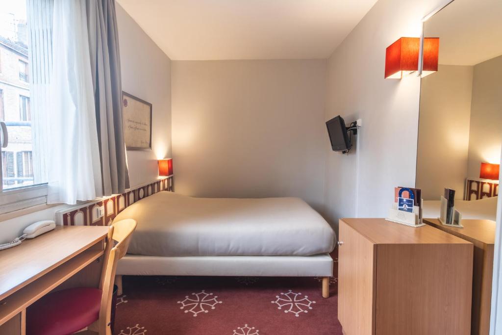 Hotel Ours Blanc - Place Victor Hugo 25 Place Victor Hugo, 31000 Toulouse