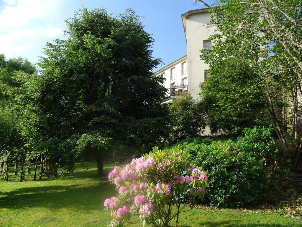 Hôtel Hôtel Parc Ambroise 34, avenue du Géneral de Gaulle 19140 Uzerche