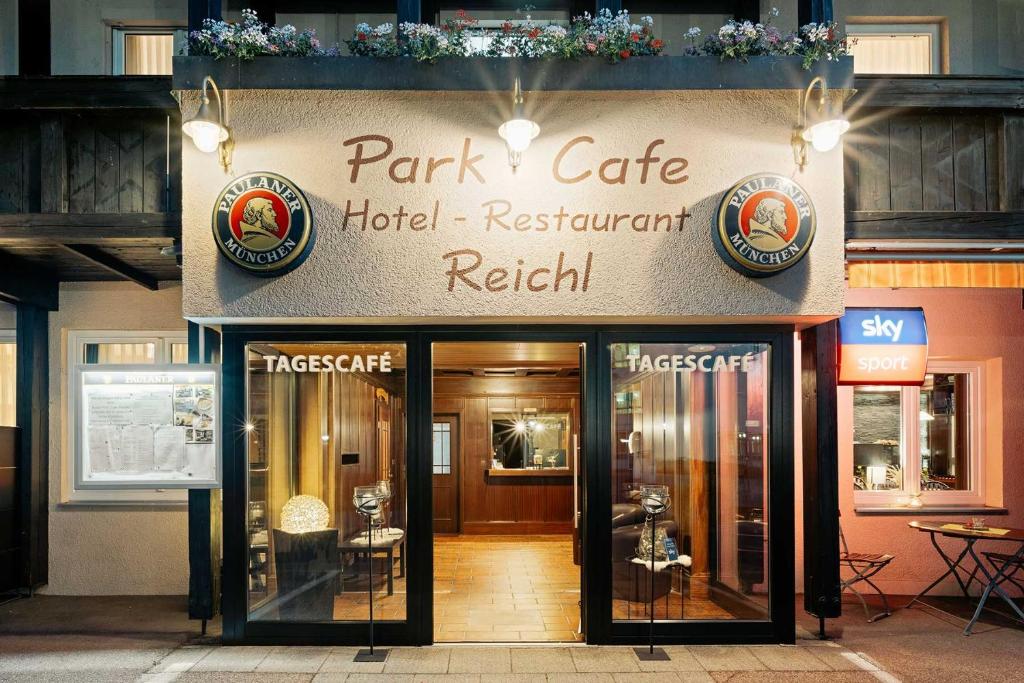 Hotel Park Cafe Reichl Kaiser-Karl-V-Allee 28, 93077 Bad Abbach