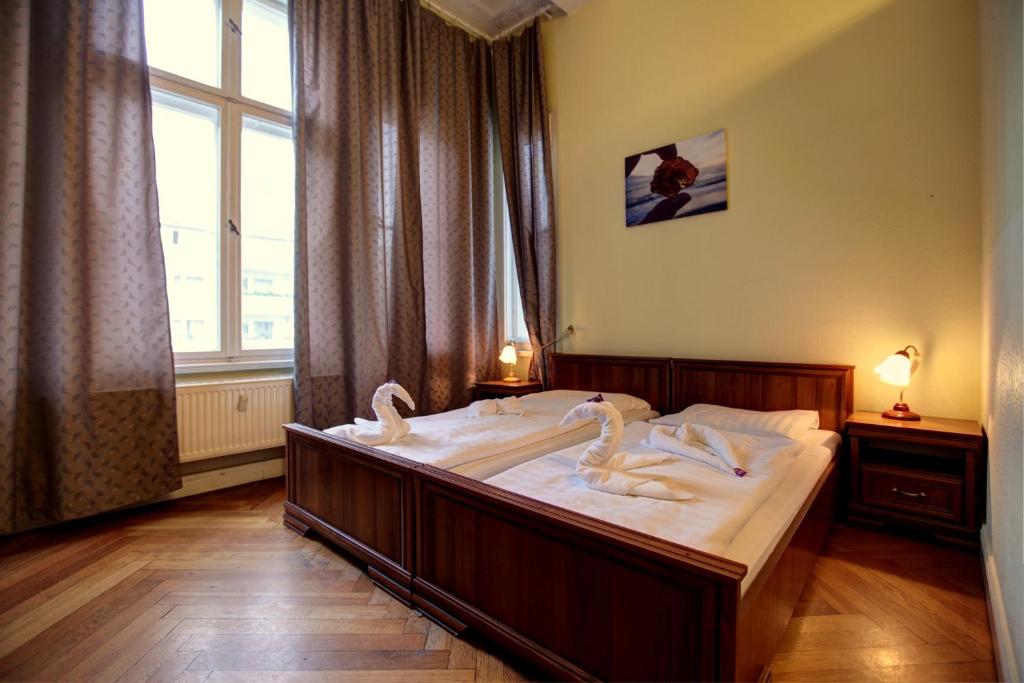 Hotel Pension Bernstein am Kurfürstendamm Nürnberger Str. 46, 10789 Berlin