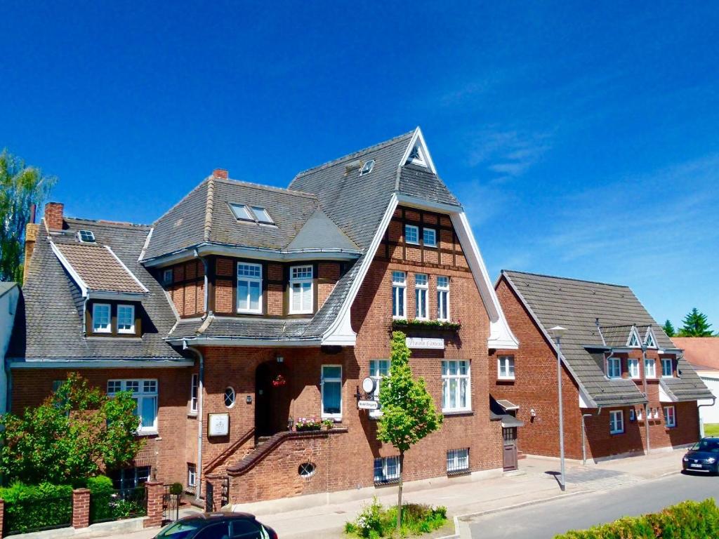 Hotel & Pension Villa Camenz Lange Stege 13, 18273 Güstrow
