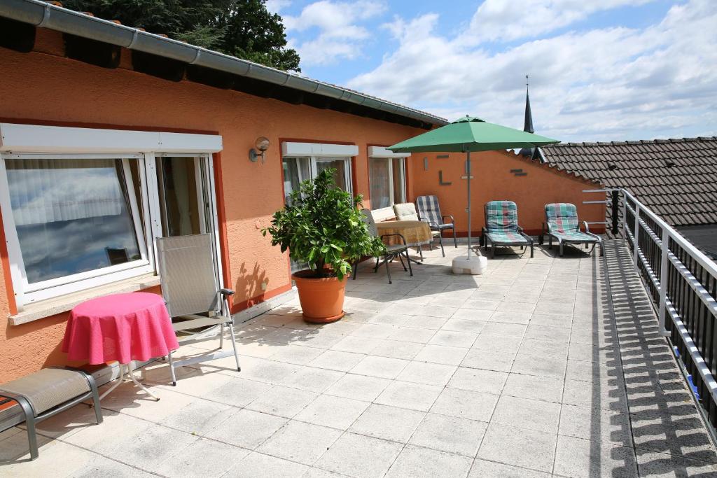 Hotel Pension Weinberg mit Landhaus Nizza Badstr. 18, 76835 Gleisweiler