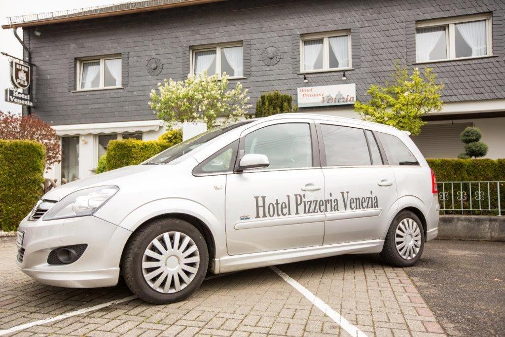 Hotel Pizzeria VENEZIA Niedersohrener Straße 14, 55487 Sohren