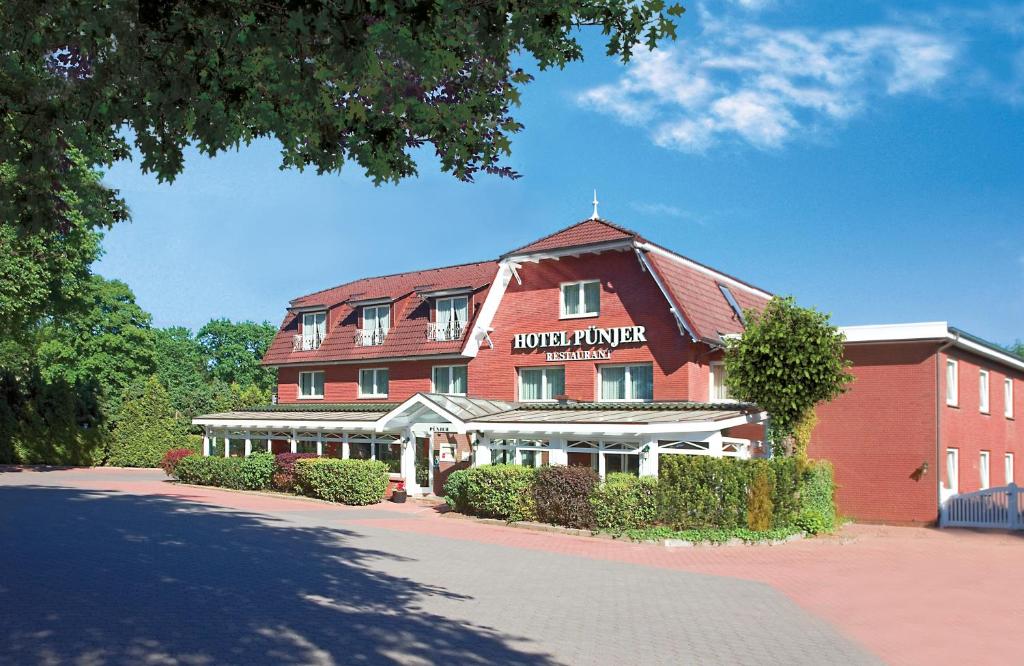 HOTEL PÜNJER Möllner Landstraße 9, 22969 Witzhave