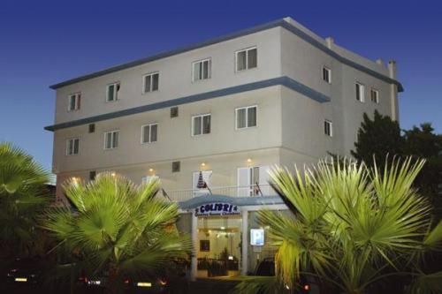 Hotel Residencial Colibri Av.1º De Maio Nº 10, 2825-392 Costa da Caparica