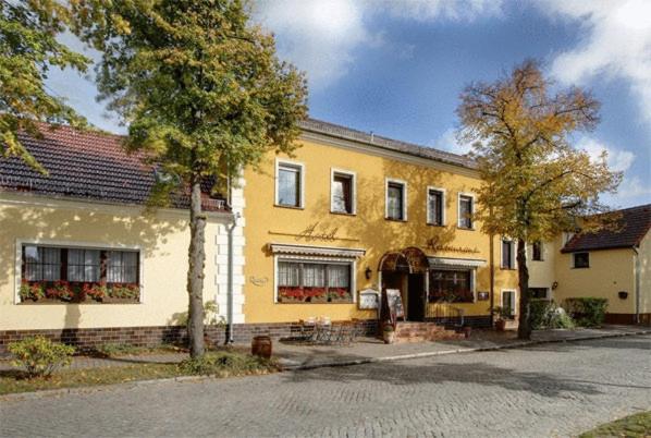 Hôtel Hotel-Restaurant Alter Krug Kallinchen Hauptstraße 15 15806 Kallinchen