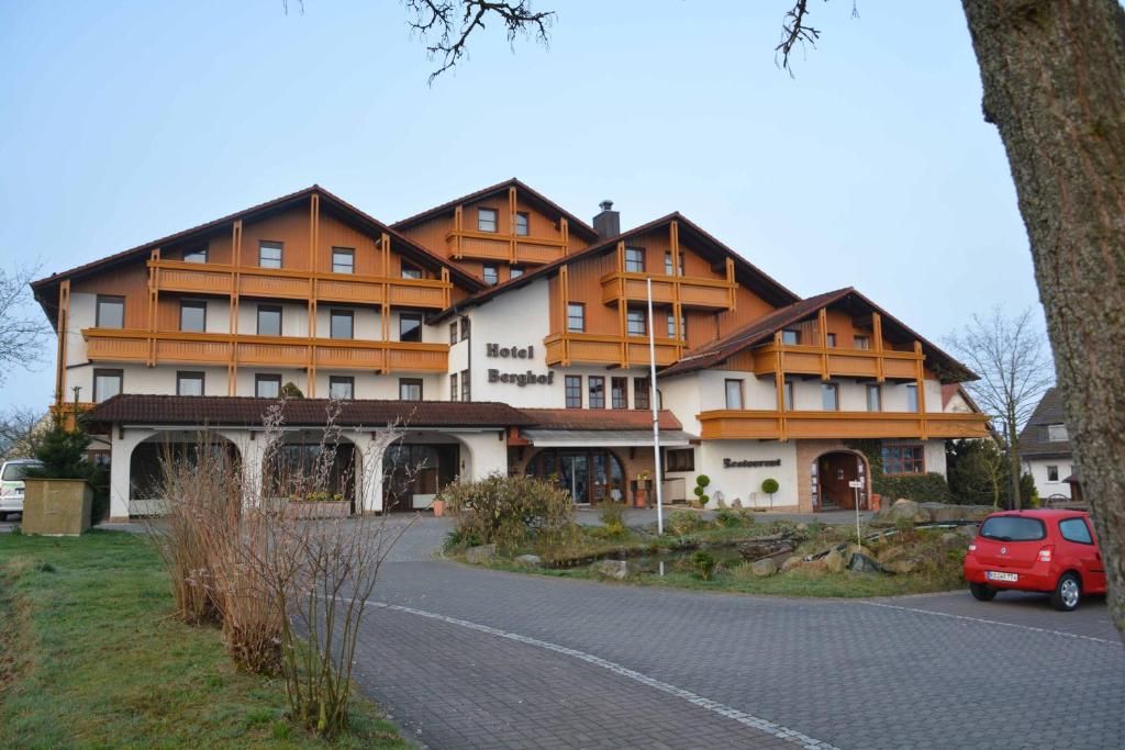 Hôtel Hotel-Restaurant-Berghof Almendorfer Straße 1-3 36100 Petersberg