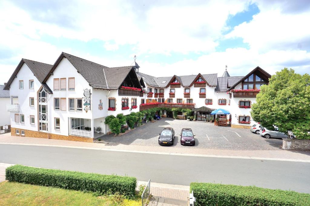 Hotel - Restaurant BERGHOF Bergstraße 3, 56368 Berghausen