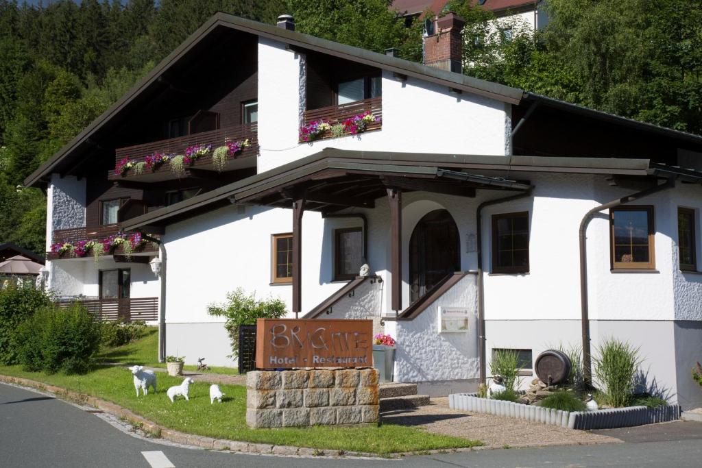 Hotel Restaurant Brigitte Helle Glocke 76, 95485 Warmensteinach