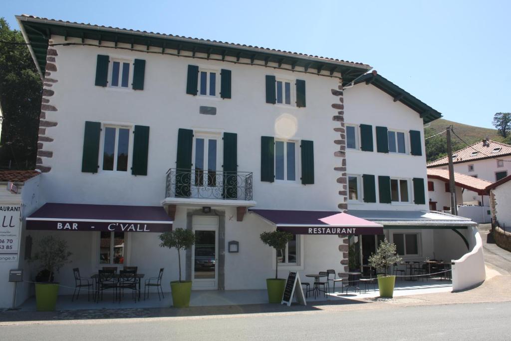 Hôtel/Restaurant C'Vall RD948. Bourg Maison Etxe Xuria, 64430 Urepel