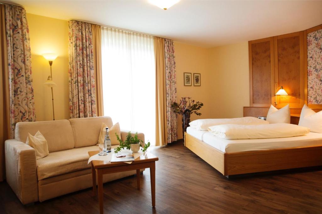 Hotel & Restaurant Dornweiler Hof Dietenheimer Straße 93, 89257 Illertissen