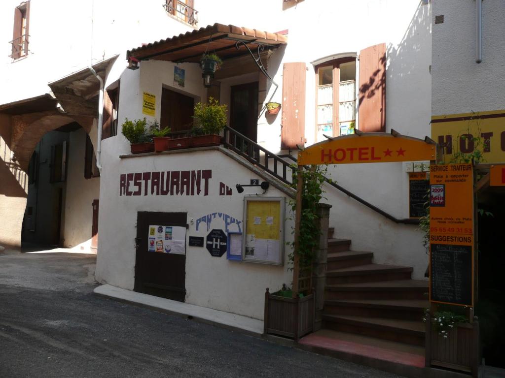 Hôtel Restaurant du Pont Vieux 2 rue du Barry, 12360 Camarès