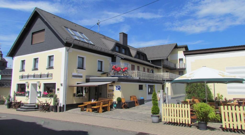 Hôtel Hotel & Restaurant Hüllen Hauptstrasse 22 53534 Barweiler