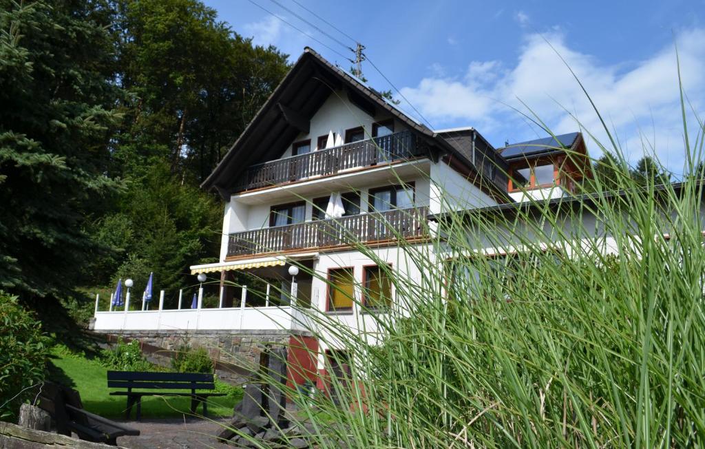 Hotel-Restaurant Im Heisterholz Heisterholzstr. 10, 57612 Hemmelzen
