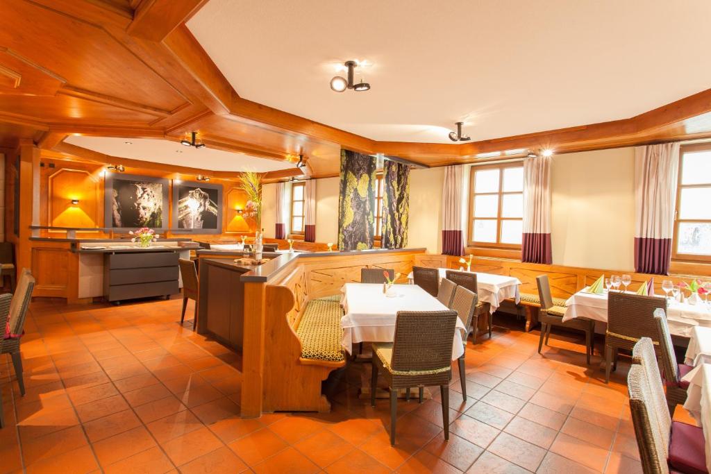 Hôtel Hotel Restaurant Jägerhof Auracher Bergstraße 2 91085 Weisendorf