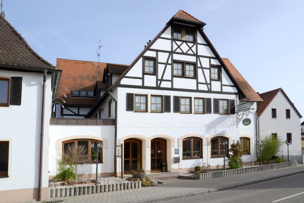 Hôtel Hotel Restaurant Jägerhof Äussere Nürnberger Strasse 40 91154 Roth