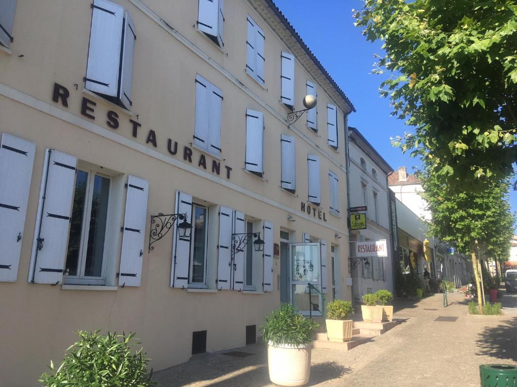 Hôtel Hôtel Restaurant La Boule d'Or 9 boulevard Gambetta 16300 Barbezieux-Saint-Hilaire
