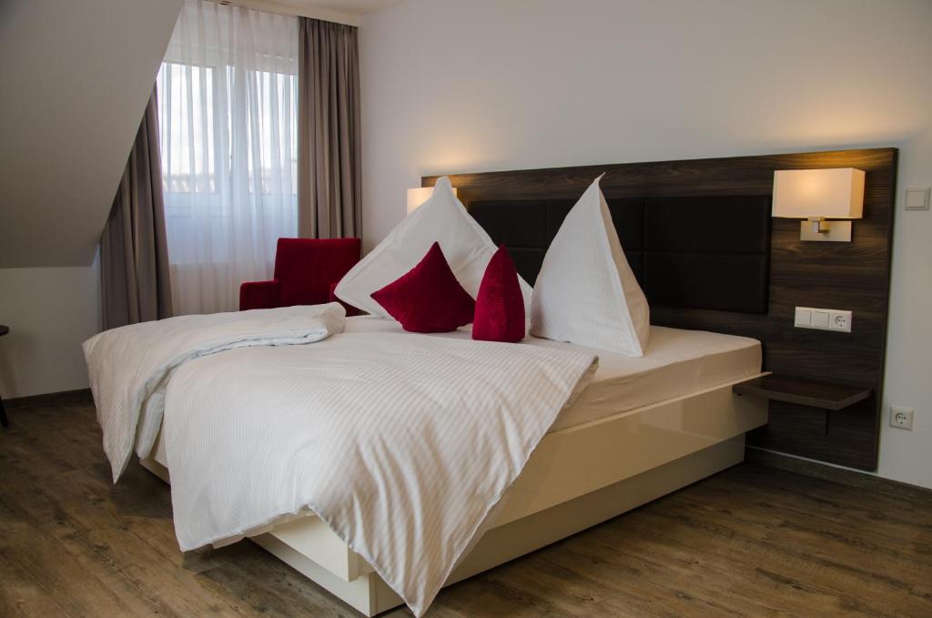 Hotel Restaurant Lamm Leonberger Straße 14, 71297 Mönsheim