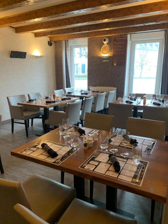 Hôtel Hotel restaurant le 108 8 Avenue de Lattre de Tassigny 17500 Jonzac