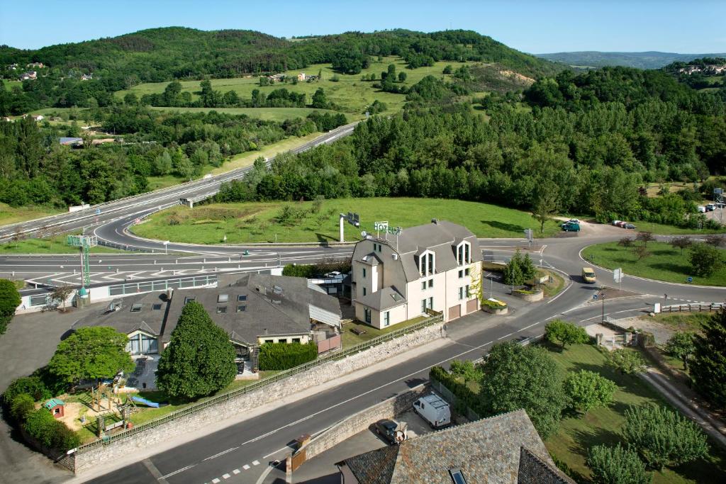 Hôtel-Restaurant Le Calice Du Gevaudan - A75 La Mothe A75 Sortie 40, 48500 Banassac