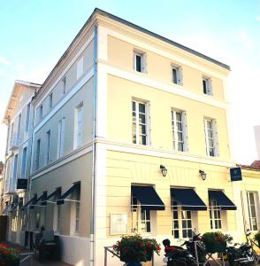 Hôtel Hôtel Restaurant Le Galet Bleu 20, rue du Général Bruncher 17450 Fouras -1