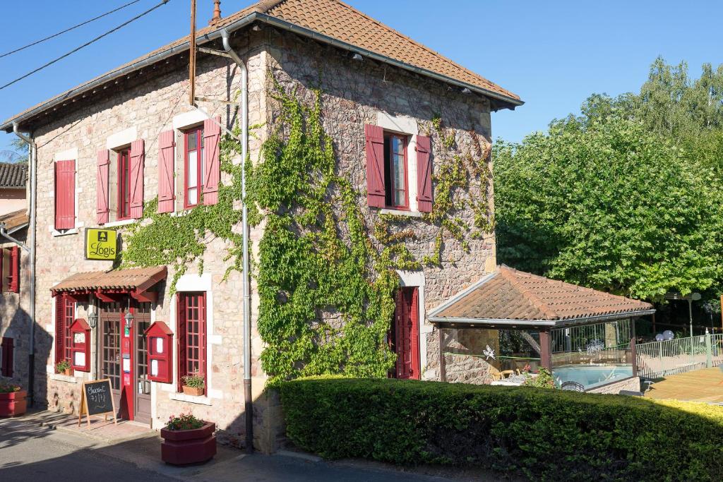 Hôtel Restaurant Le Moulin de Saint Verand 42 route de Julienas, La Roche, proche Mâcon, 71570 Saint-Vérand
