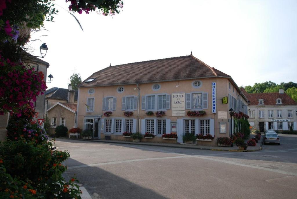 Hôtel Restaurant Le Parc 1, Place Moreau, 52210 Arc-en-Barrois