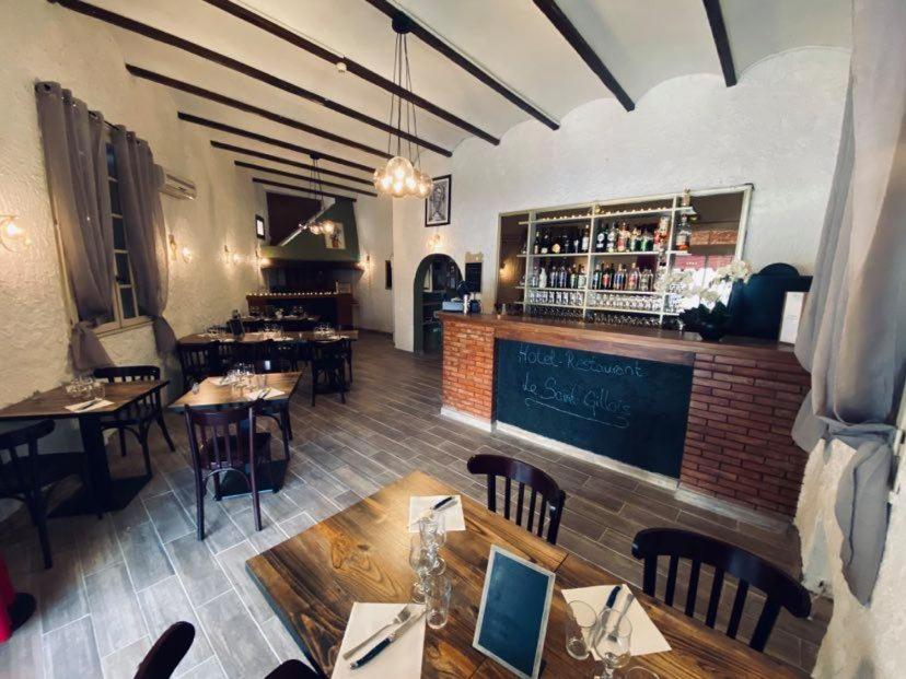Hôtel Hôtel Restaurant Le Saint Gillois 1 rue neuve 30800 Saint-Gilles