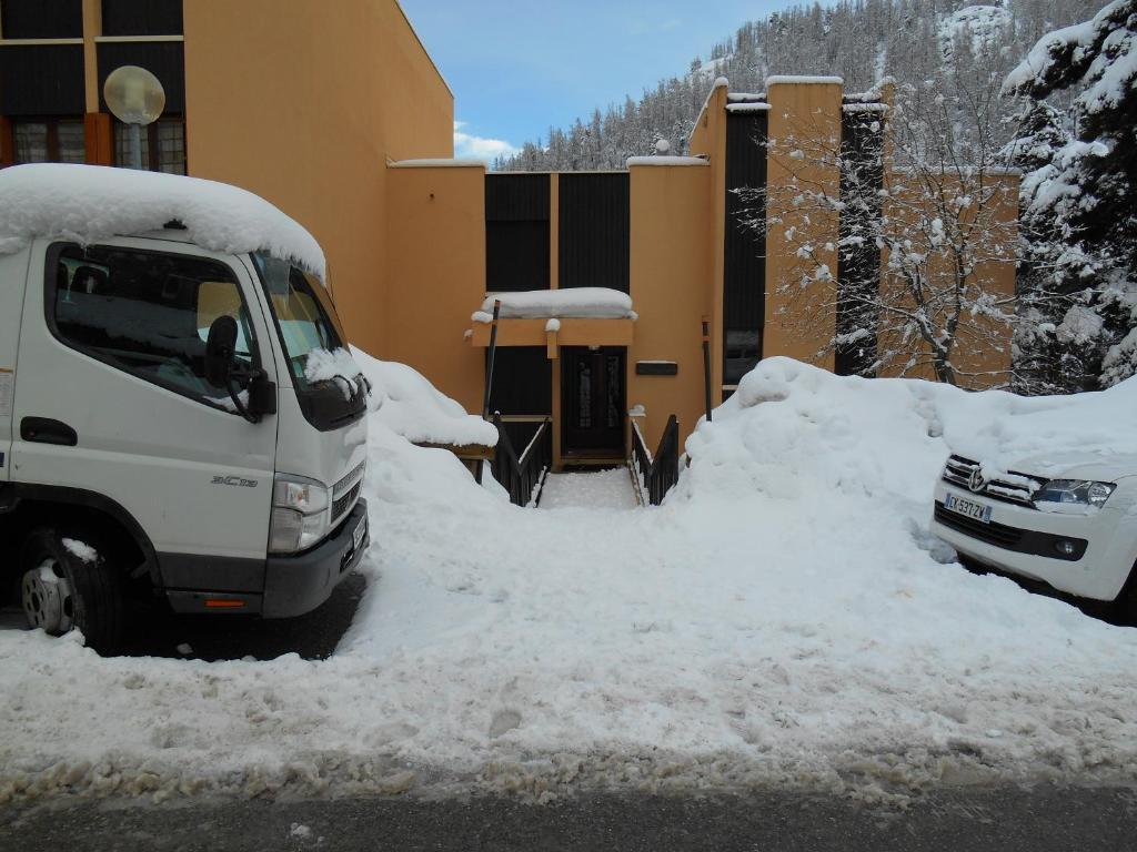 HOTEL RESTAURANT LE SAINT PIERRE \ 24330 Saint-Pierre-de-Chignac
