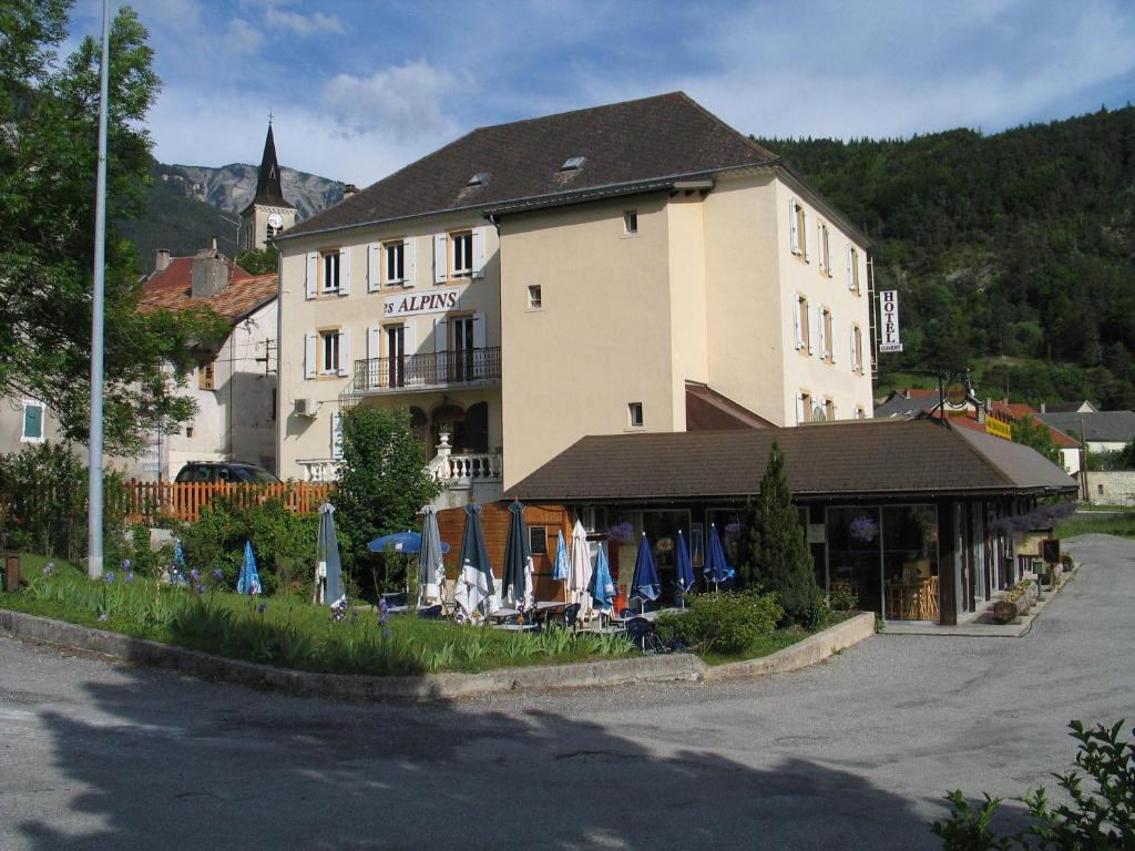 Hôtel Restaurant Les Alpins Le Village, 05140 Saint-Julien-en-Beauchêne