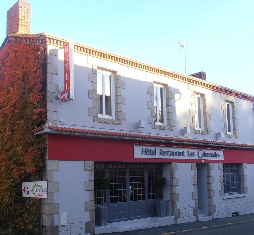 Hôtel-restaurant Les Colonnades 19 Rue Nationale, 85250 Saint-Fulgent