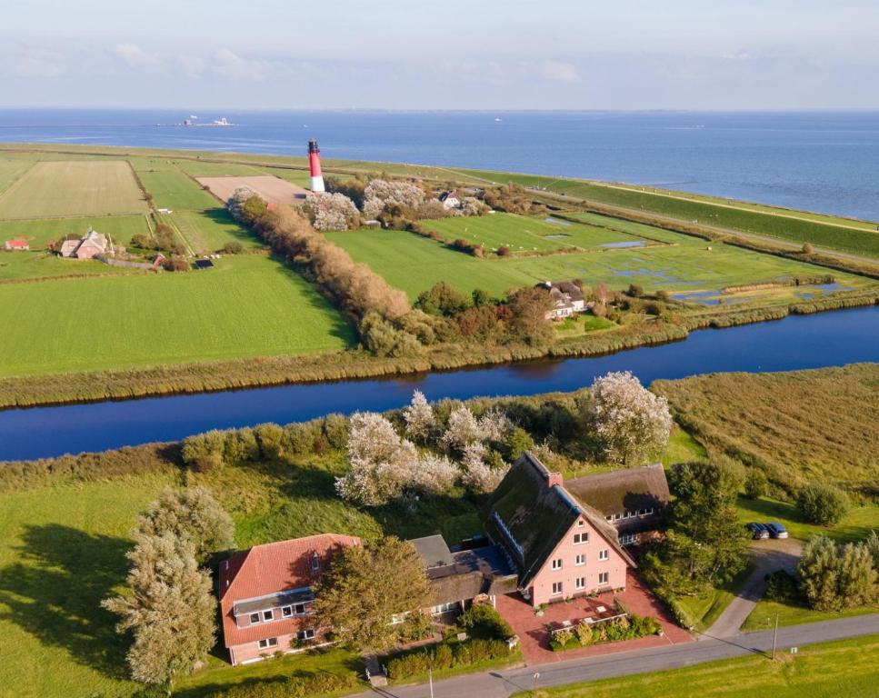 Hotel & Restaurant MeerLand - nur 2 Minuten zum Leuchtturm 17 Kaydeich, 25849 Pellworm