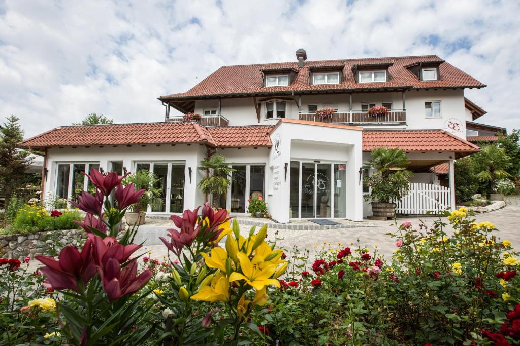 Hotel & Restaurant \ Am Obstgarten 1 Zufahrt �ber Gehrenbergstra�e 16, 88094 Oberteuringen