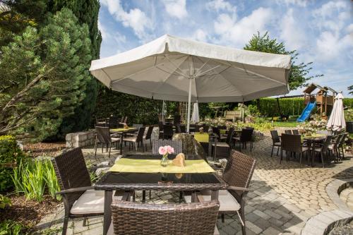 Hotel & Restaurant \