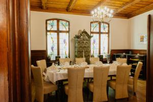 Hotel & Restaurant \