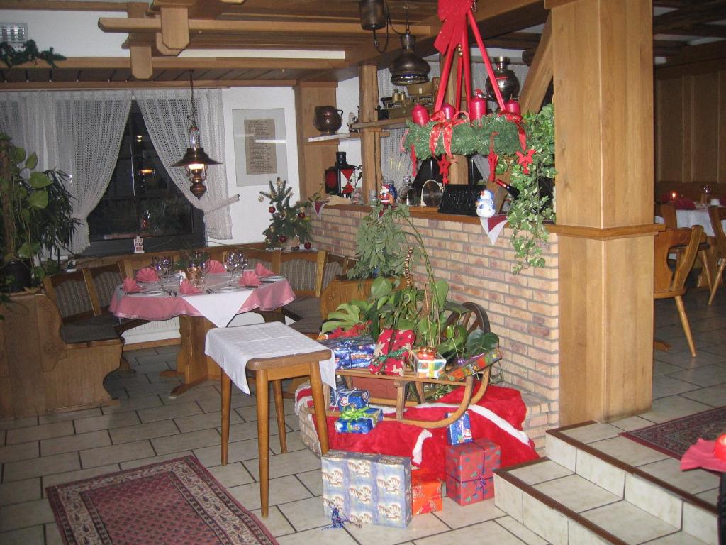 Hotel-Restaurant-Pfaelzer-Stuben Langwiedener Straße 5, 66892 Bruchmühlbach-Miesau