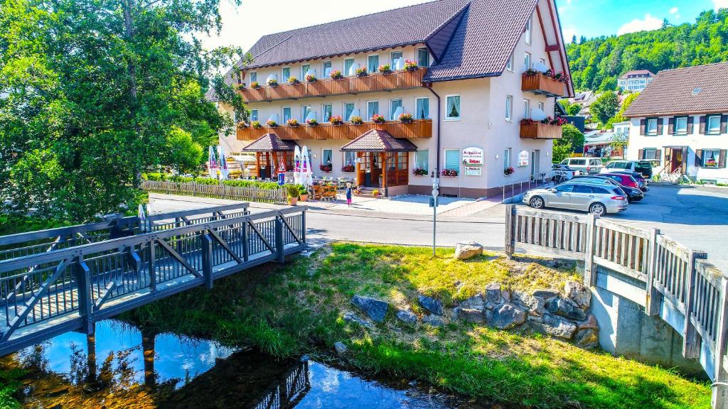 Hôtel Hotel Restaurant Schwörer Ludwig-Kegel-Straße 25 79853 Lenzkirch