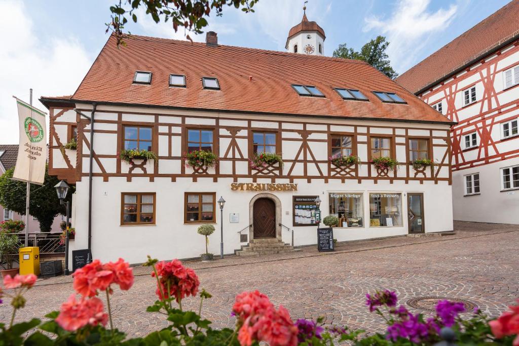 Hotel-Restaurant Straussen Marktplatz 2, 86655 Harbourg