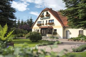 Hôtel Hotel & Restaurant Waldblick Königsbrücker Str. 119 01896 Pulsnitz Saxe