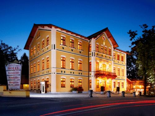 Hôtel Hotel & Restaurant Waldschloss Schärdinger Straße 66 94032 Passau