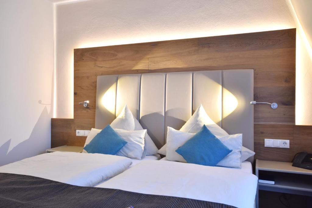Hotel & Restaurant Zum Deutschen Hause Marktplatz 2, 26209 Kirchhatten