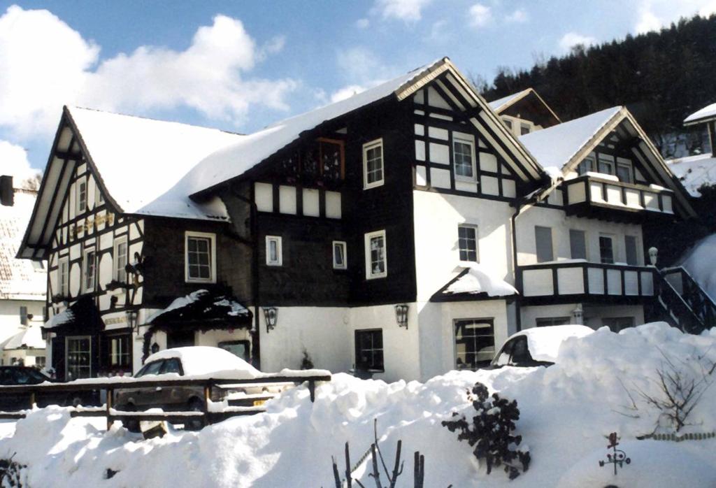 Hotel-Restaurant Zum Dorfkrug Im Bentheim 3+5, 59955 Winterberg