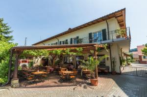 Hôtel Hotel-Restaurant zum Ochsen Basler Straße 52 79227 Schallstadt Bade-Wurtemberg