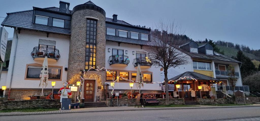 Hotel & Restaurant - Zum Schleicher Kuckuck Moselweinstr. 10., 54340 Schleich